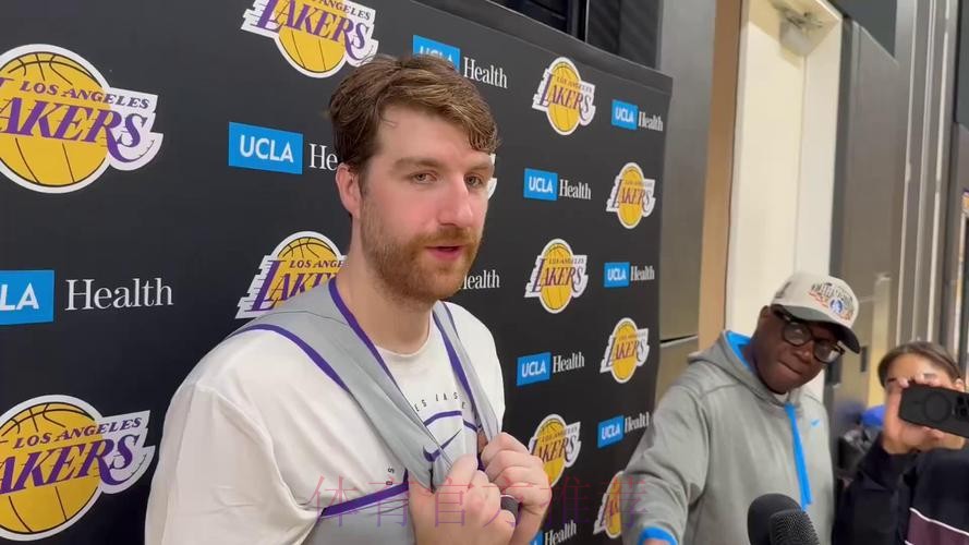 蒂米:感谢湖人教练组今晚信任我并让我打4号位 蒂米:感谢湖人教练组今晚信任我并让我打4号位